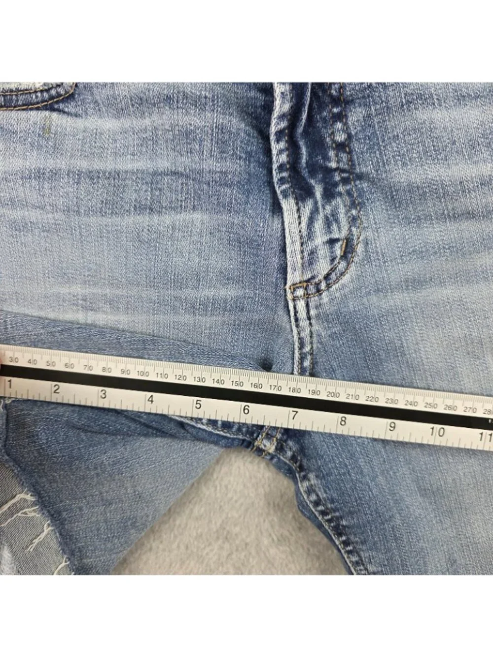 Silver Jeans Sure Thing Long Shorts Womens 27 Blue Distressed Frayed Denim